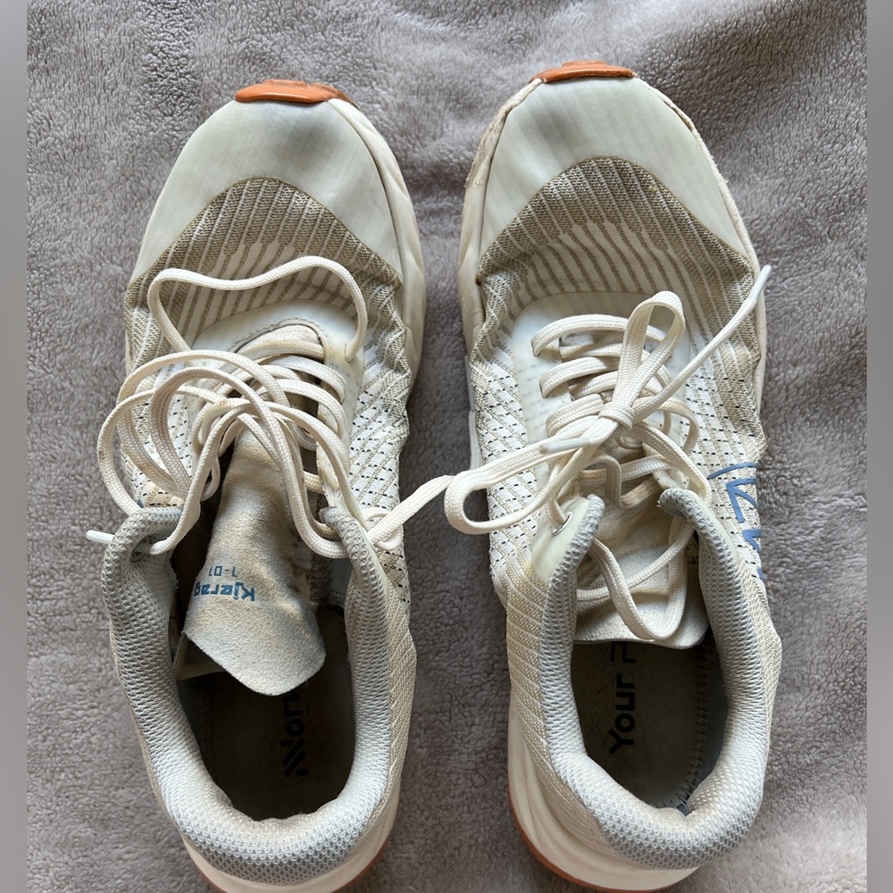 Nnormal trail shoes